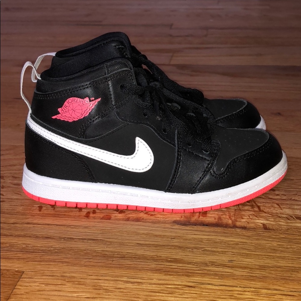 Authentic Nike Air Jordan Retro 1